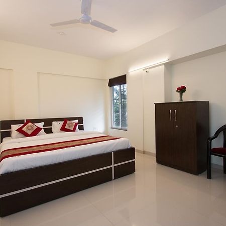 Oyo 9052 Leisurely Abode Hotel Khadki Екстериор снимка