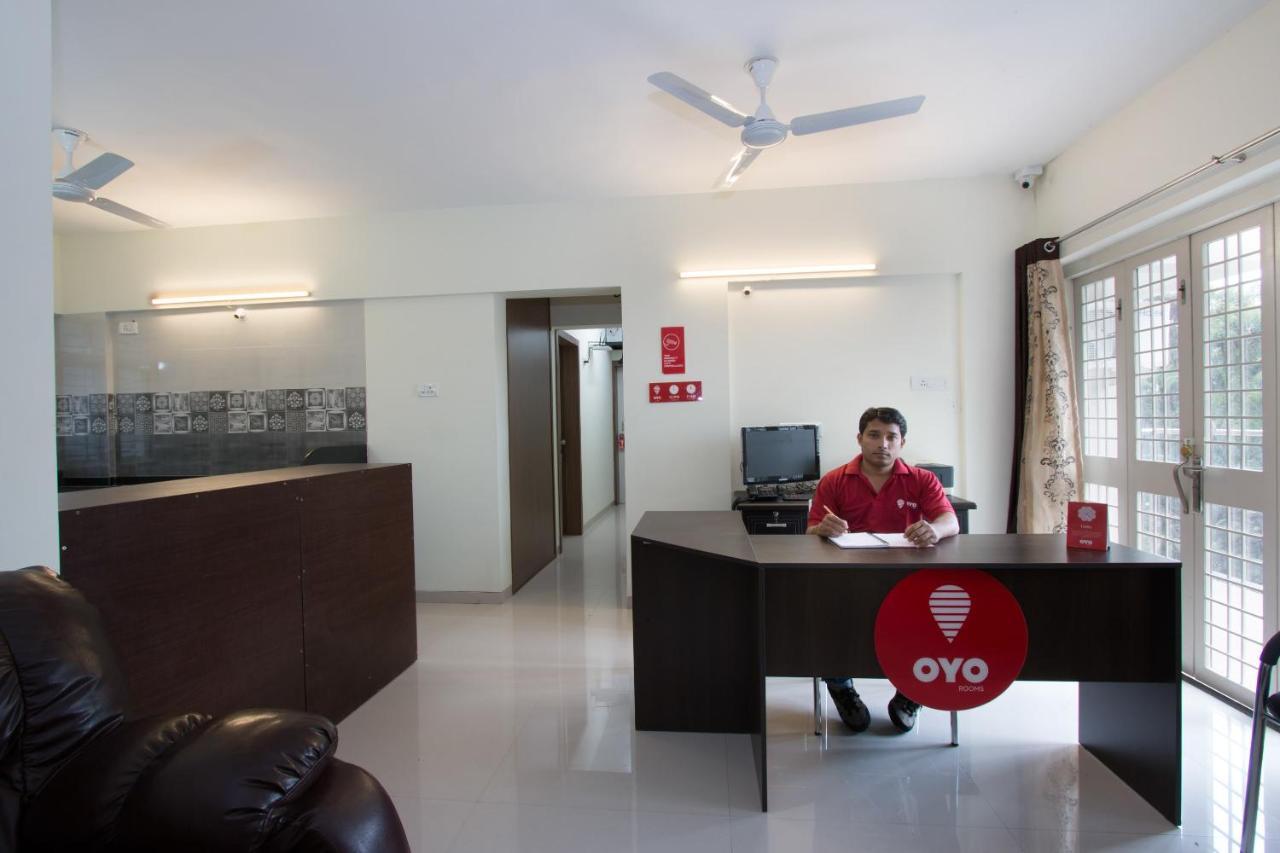 Oyo 9052 Leisurely Abode Hotel Khadki Екстериор снимка