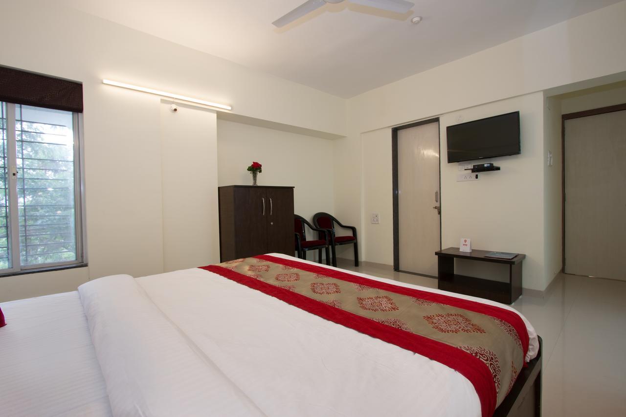 Oyo 9052 Leisurely Abode Hotel Khadki Екстериор снимка