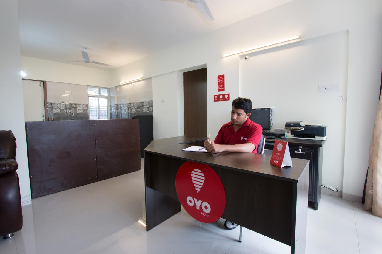 Oyo 9052 Leisurely Abode Hotel Khadki Екстериор снимка