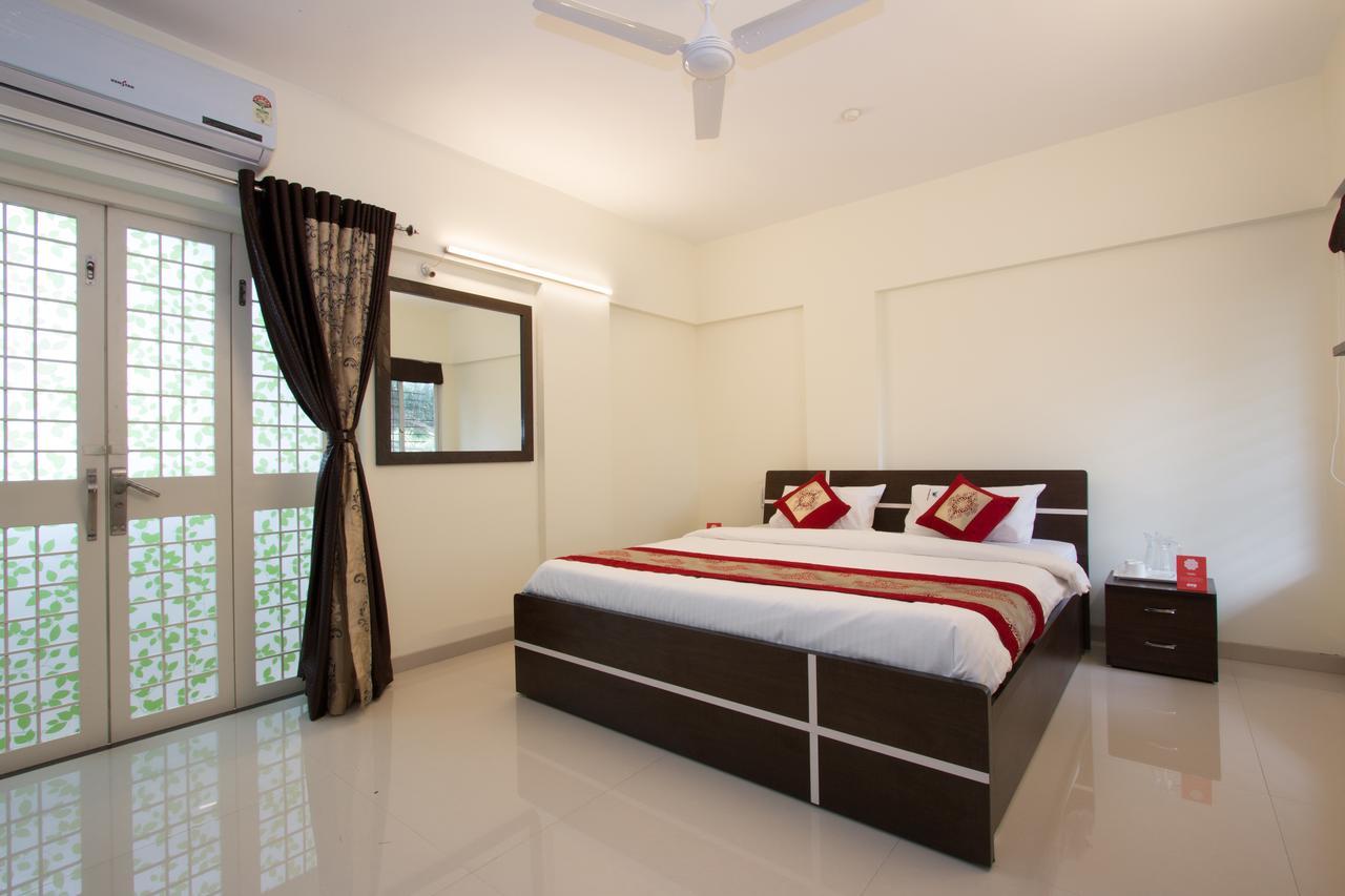 Oyo 9052 Leisurely Abode Hotel Khadki Екстериор снимка